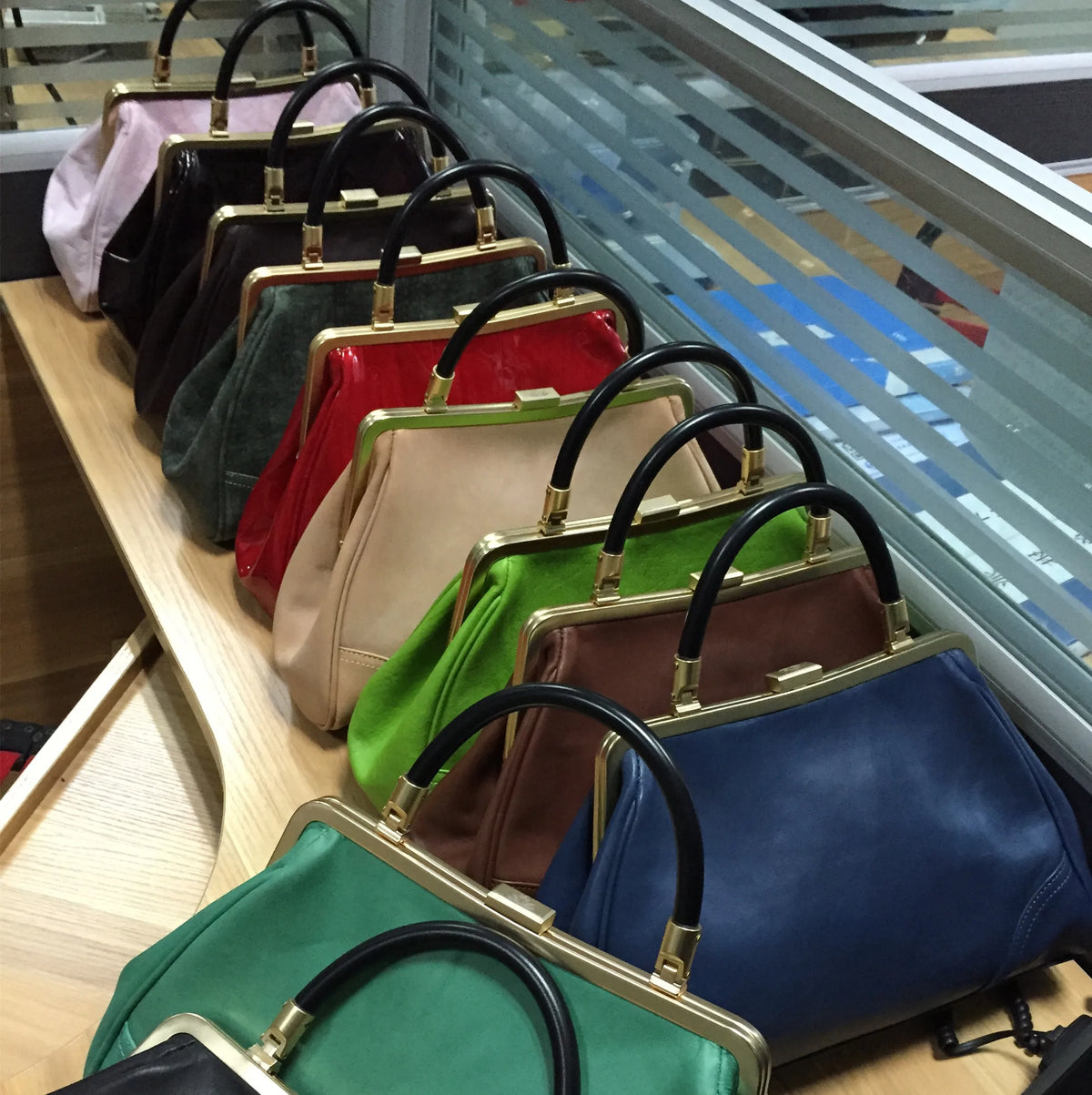 Wholesale Luxury Women's PU Tote Handbags with Open Closure and Embroidery Decoration for Spring Season
