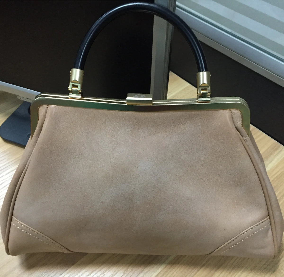 Wholesale Luxury Women's PU Tote Handbags with Open Closure and Embroidery Decoration for Spring Season