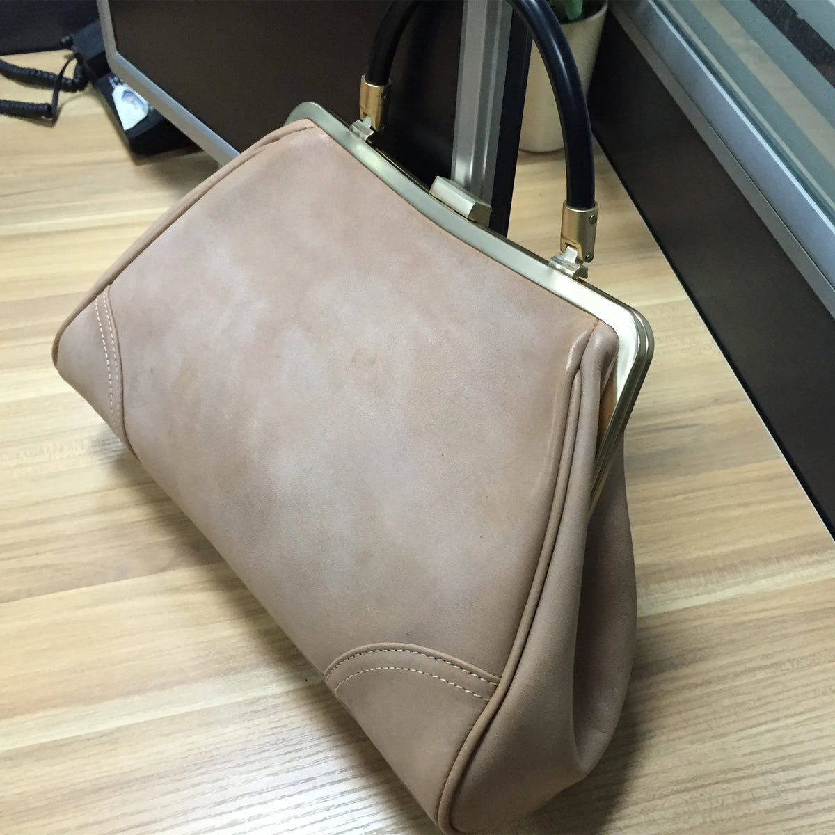 Wholesale Luxury Women's PU Tote Handbags with Open Closure and Embroidery Decoration for Spring Season