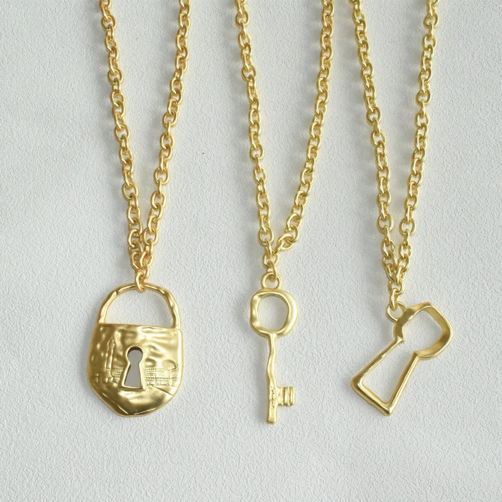 Brand Fashion Show Metal Alloy Lock Key Pendant Necklace For Women Fashion Jewelry Gorgeous Sweater Chain Statement Accessory