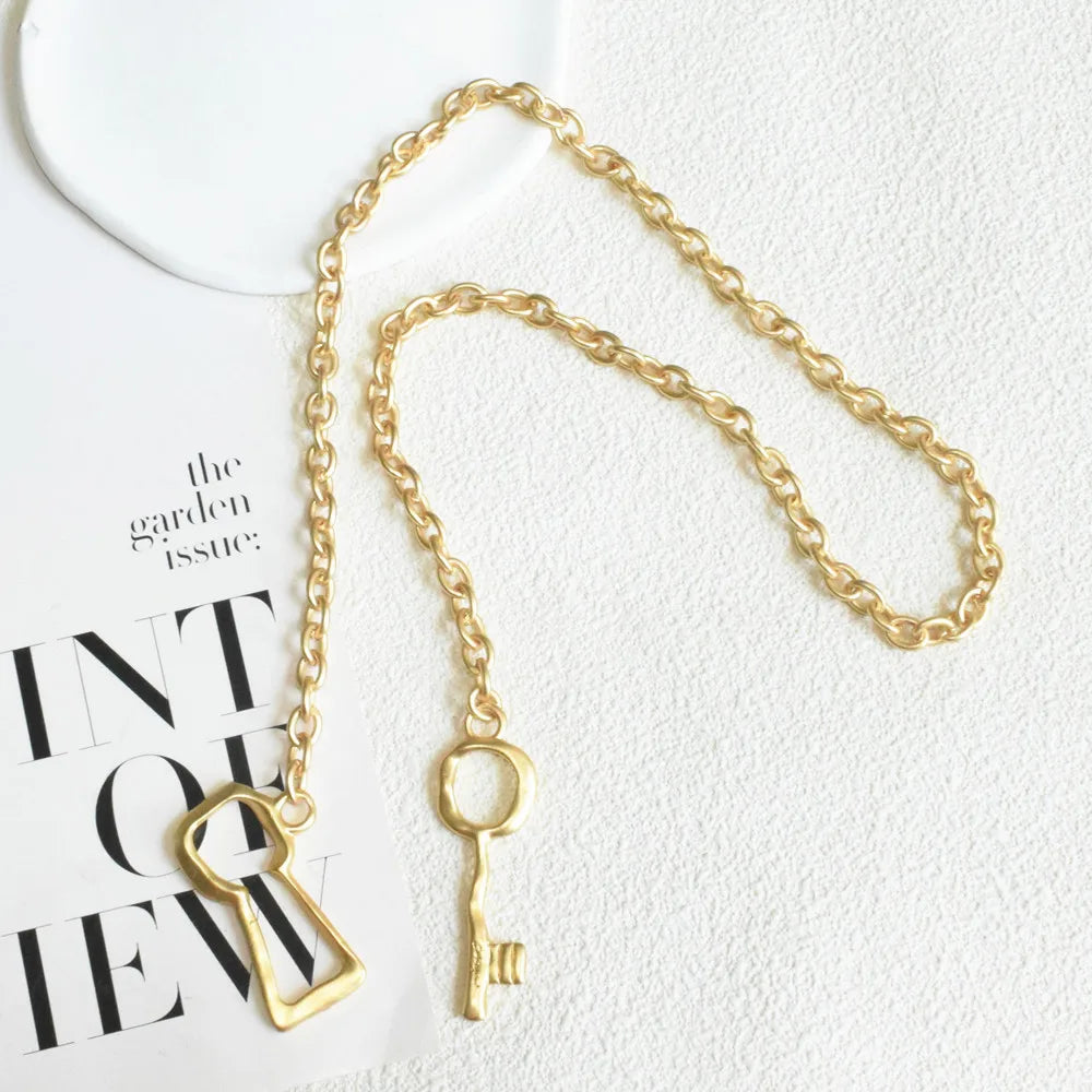 Brand Fashion Show Metal Alloy Lock Key Pendant Necklace For Women Fashion Jewelry Gorgeous Sweater Chain Statement Accessory