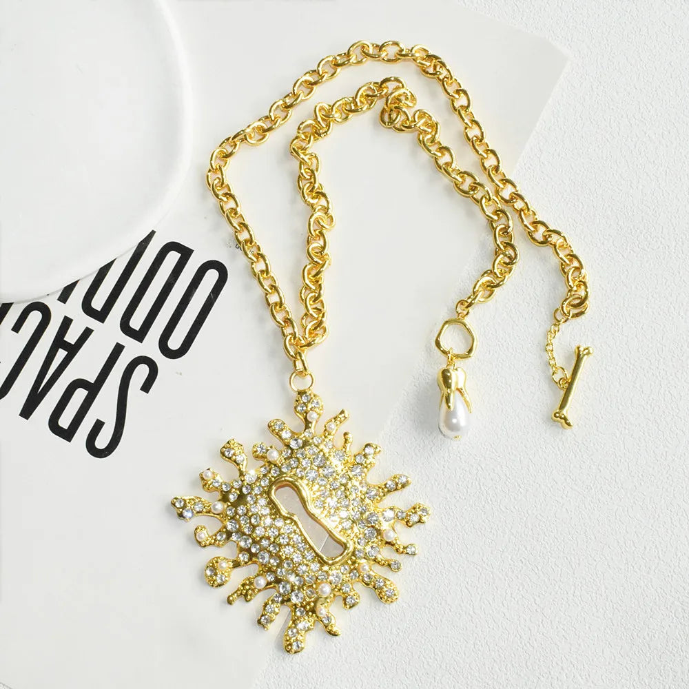 Brand Fashion Show Metal Alloy Lock Key Pendant Necklace For Women Fashion Jewelry Gorgeous Sweater Chain Statement Accessory