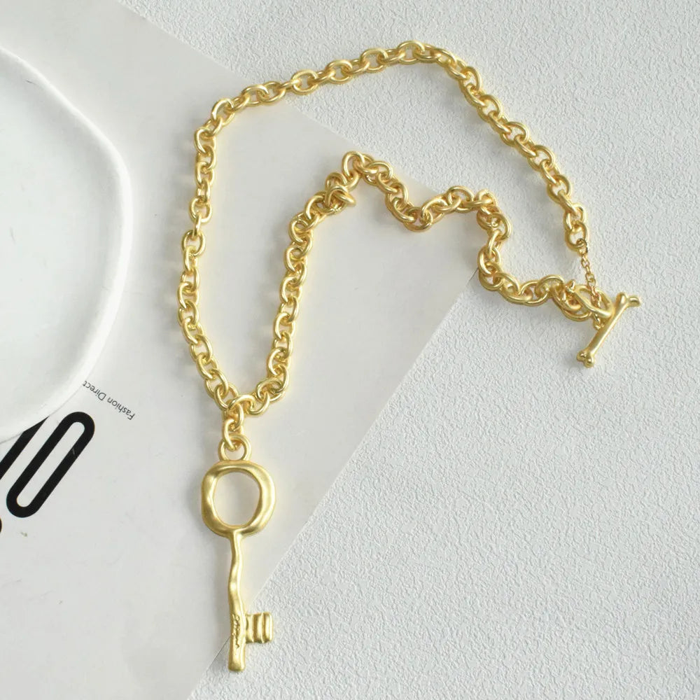 Brand Fashion Show Metal Alloy Lock Key Pendant Necklace For Women Fashion Jewelry Gorgeous Sweater Chain Statement Accessory