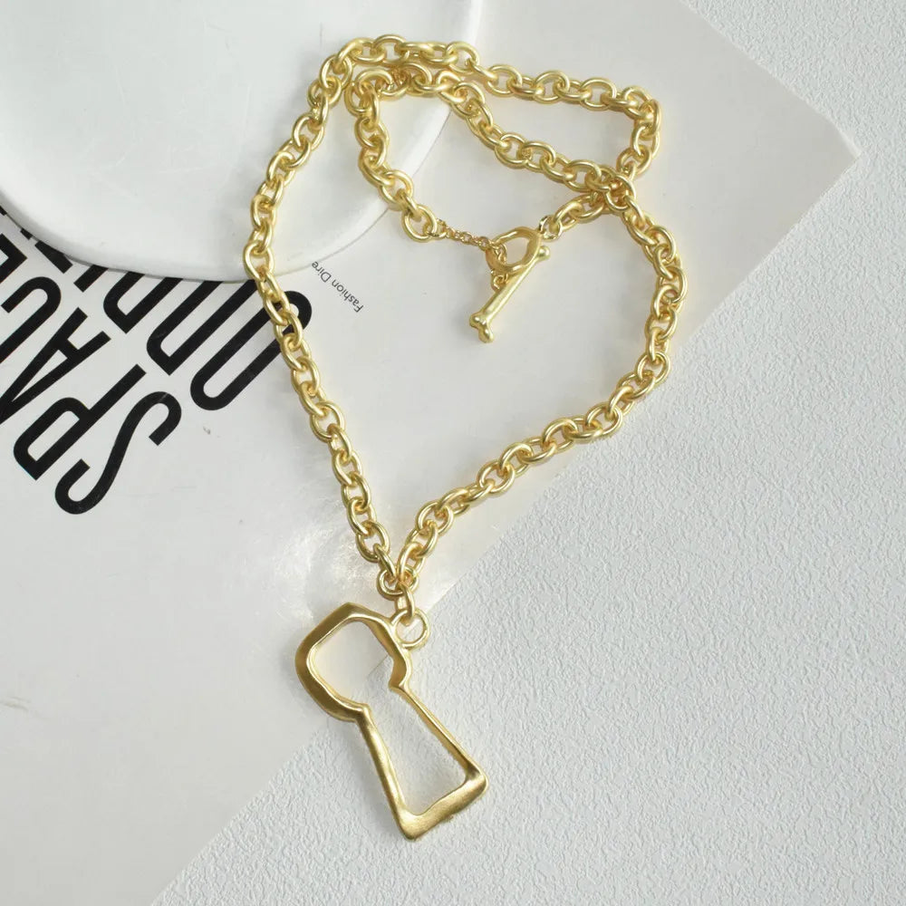 Brand Fashion Show Metal Alloy Lock Key Pendant Necklace For Women Fashion Jewelry Gorgeous Sweater Chain Statement Accessory