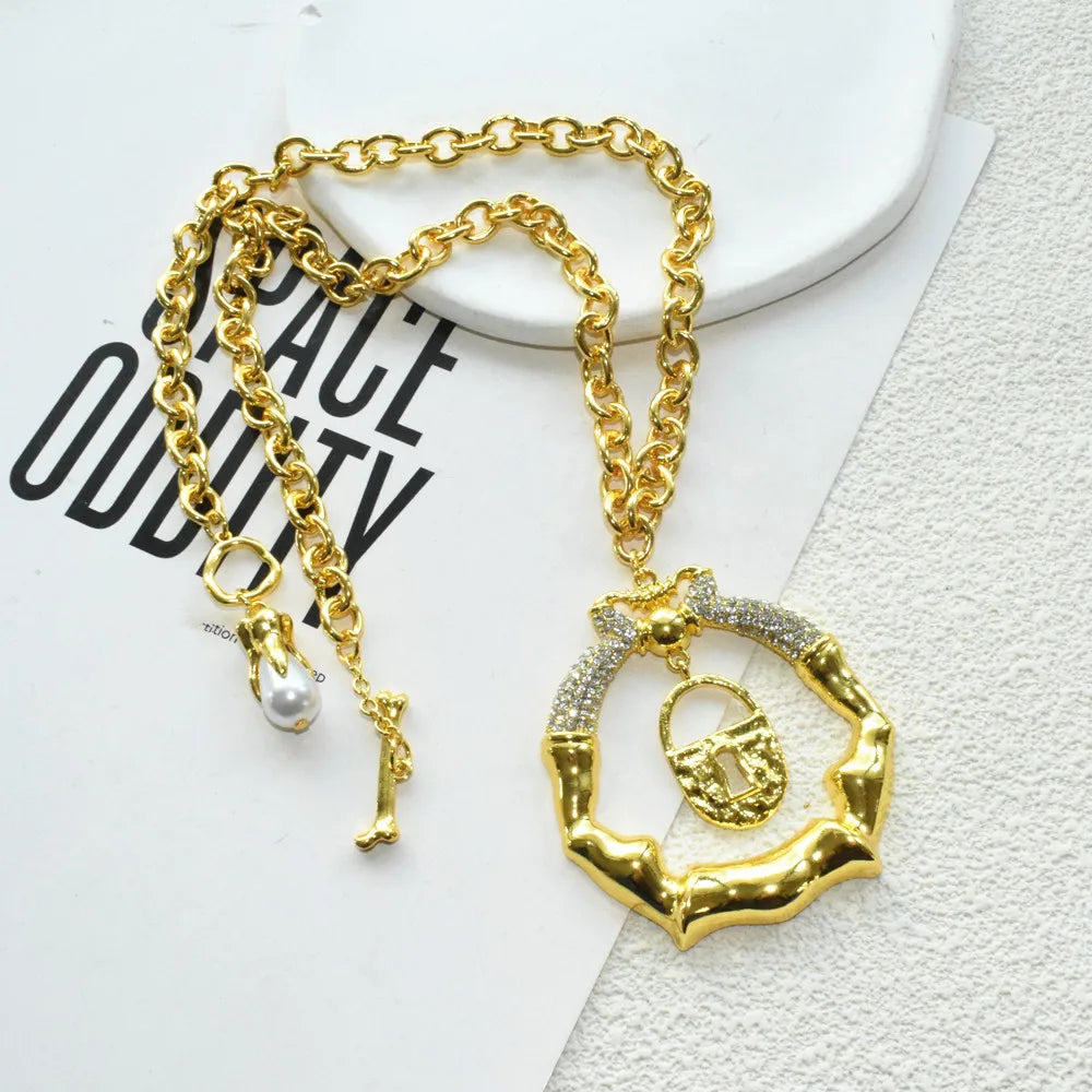 Brand Fashion Show Metal Alloy Lock Key Pendant Necklace For Women Fashion Jewelry Gorgeous Sweater Chain Statement Accessory