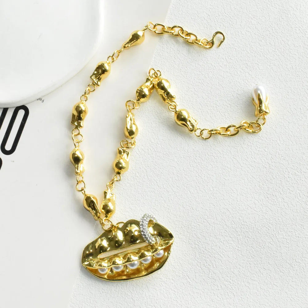 Brand Fashion Show Metal Alloy Lock Key Pendant Necklace For Women Fashion Jewelry Gorgeous Sweater Chain Statement Accessory