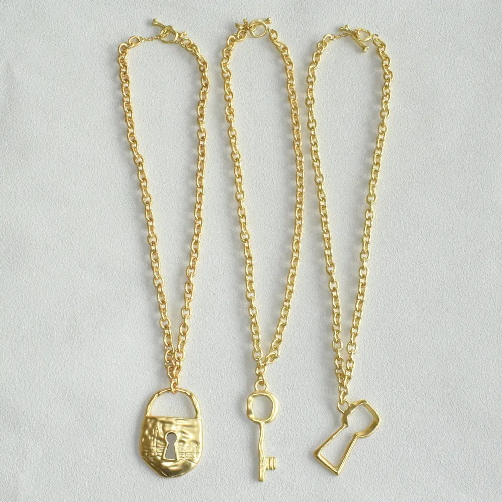Brand Fashion Show Metal Alloy Lock Key Pendant Necklace For Women Fashion Jewelry Gorgeous Sweater Chain Statement Accessory