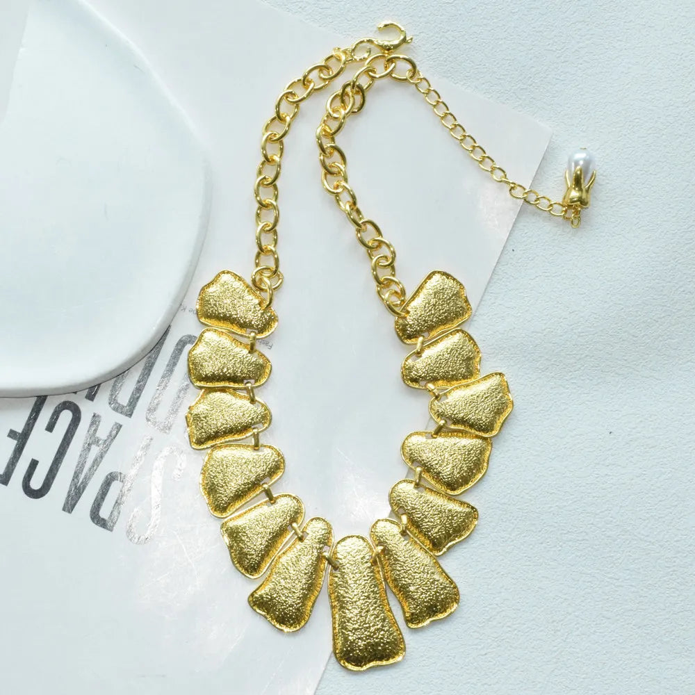 Brand Fashion Show Metal Alloy Lock Key Pendant Necklace For Women Fashion Jewelry Gorgeous Sweater Chain Statement Accessory