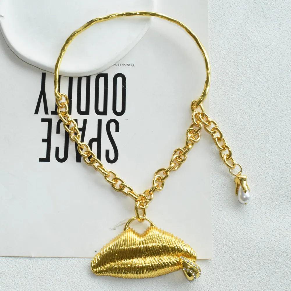 Brand Fashion Show Metal Alloy Lock Key Pendant Necklace For Women Fashion Jewelry Gorgeous Sweater Chain Statement Accessory